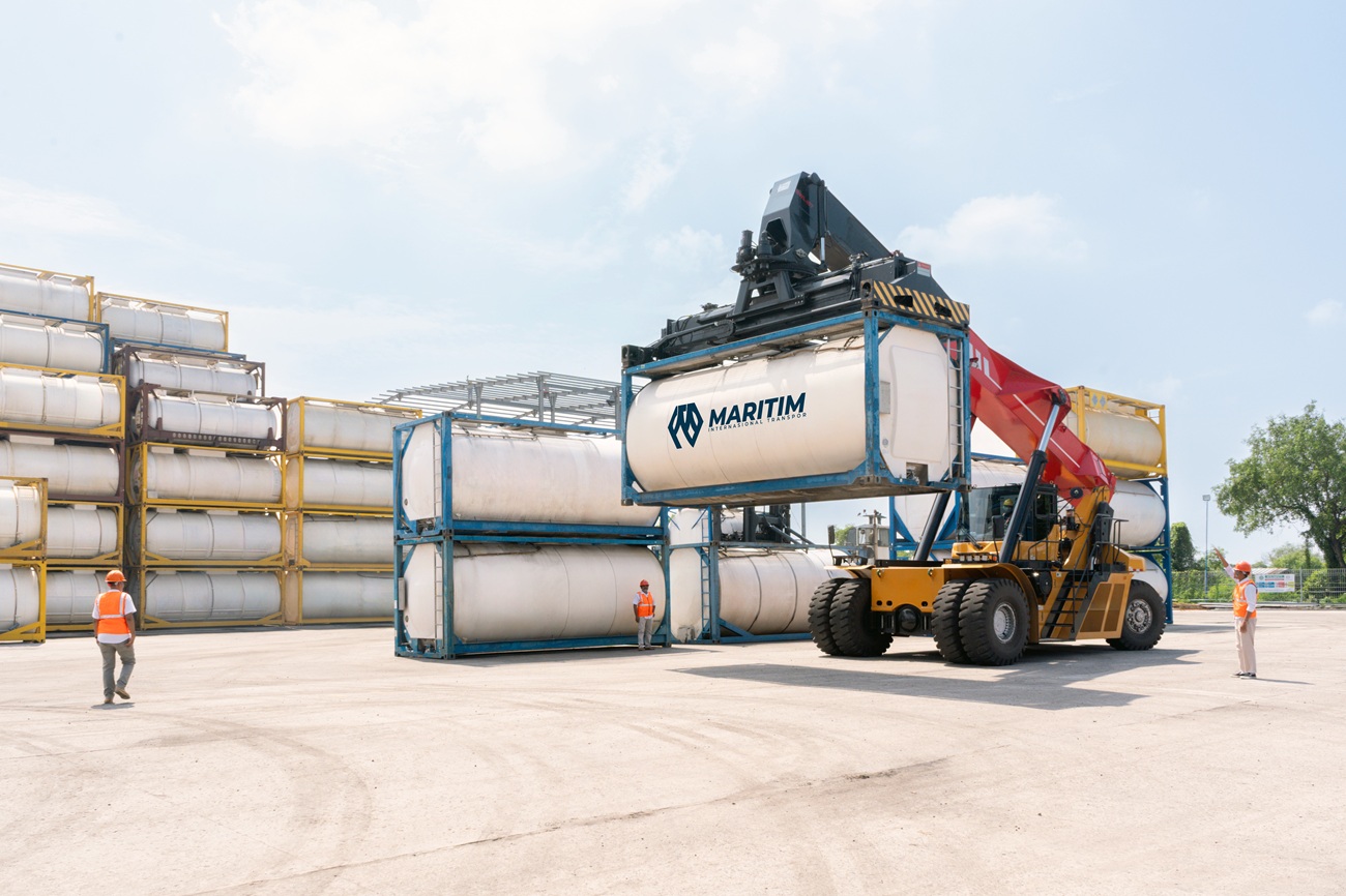 maritim internasional transpor isotank